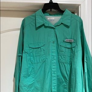Women’s Columbia fishing shirt button down